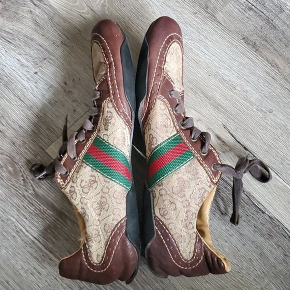 Guess Signature Sneakers - Picture 5 of 8